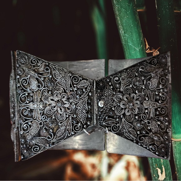 Wide Antique Chinese Export Cinnabar and Silver Filigree Bracelet - Picture 2 of 12